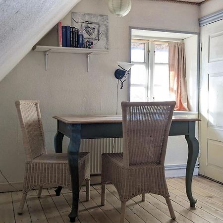 A Pousada Gemuetliches Reetdachhaus Mit Kaminofen Ribe Exterior foto